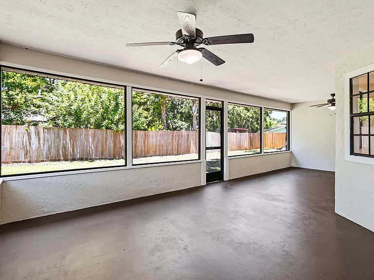 1534 Frances St — Photo 26