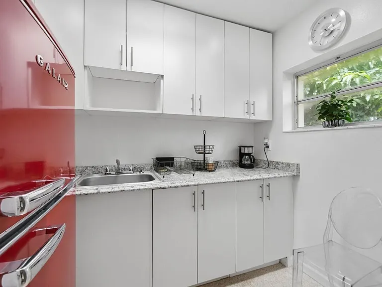 1230 N Victoria Park Rd #B — Photo 5