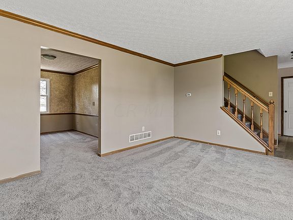3rd image of 413 Oriole Ct