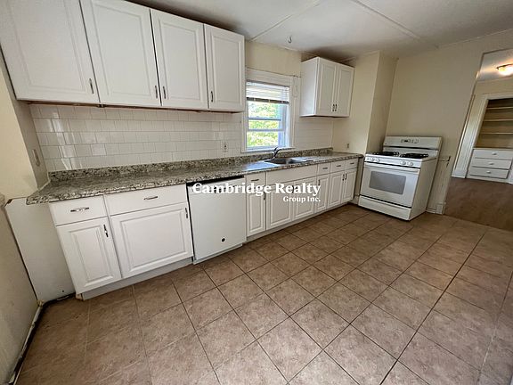 2nd image of 112-114 Woodstock St #114-3