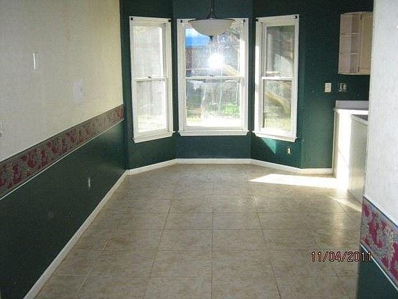 3rd image of 1860 Grouse Ct