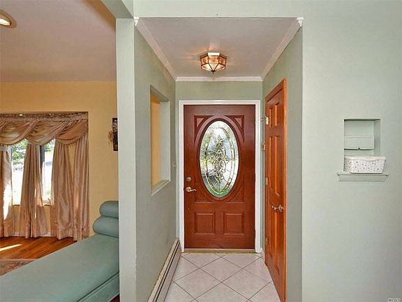 3rd image of 31 Nottinghill Dr