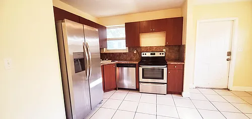 1708 NW 9th Ave #B Photo 1