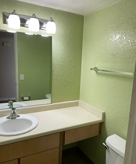 1665 Russell Ave — Photo 8