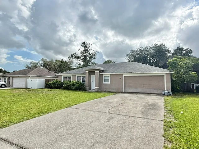 1081 Leeward Dr — Photo 2