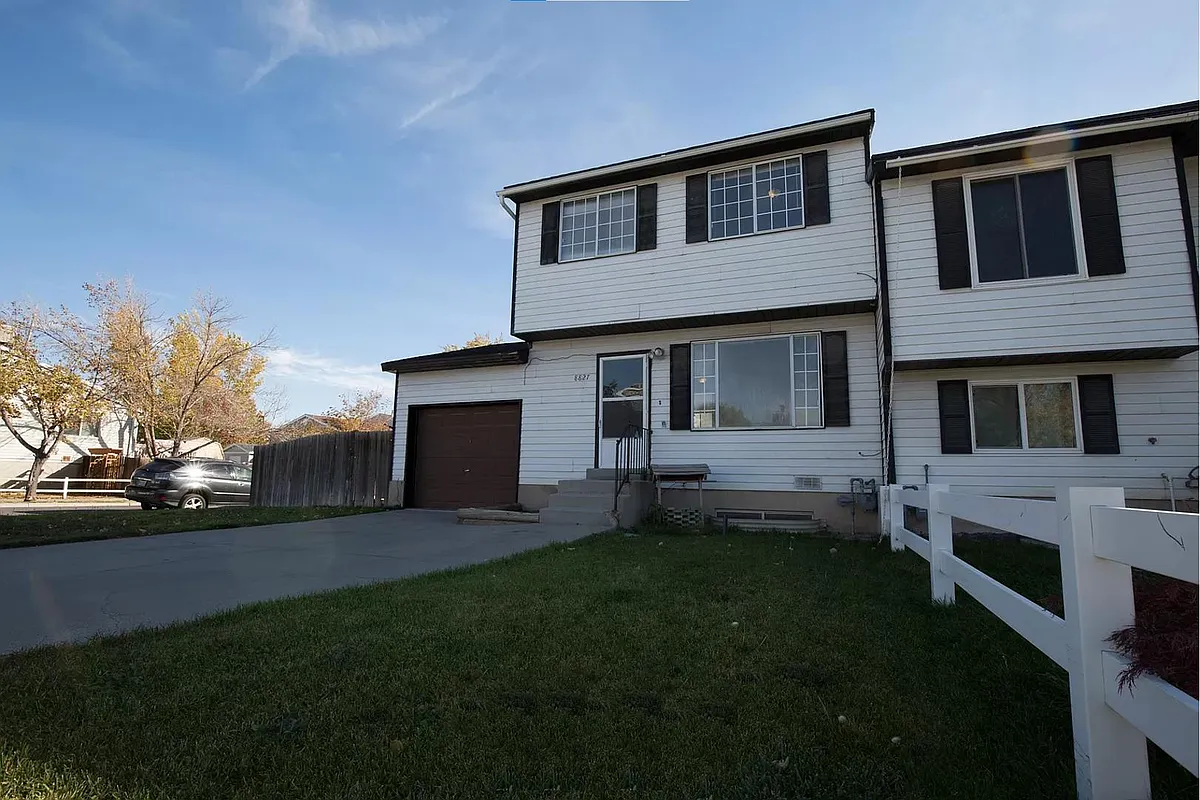Front of house with lawn, fence has since been replaced. - 8827 S Pinion Ln