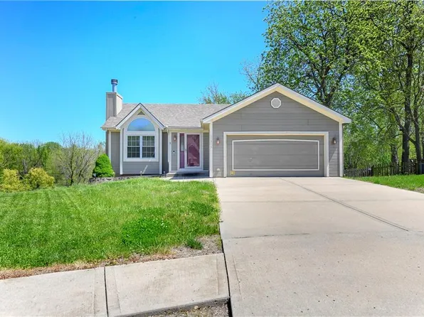 11915 N Holmes Ct, Kansas City, MO 64155