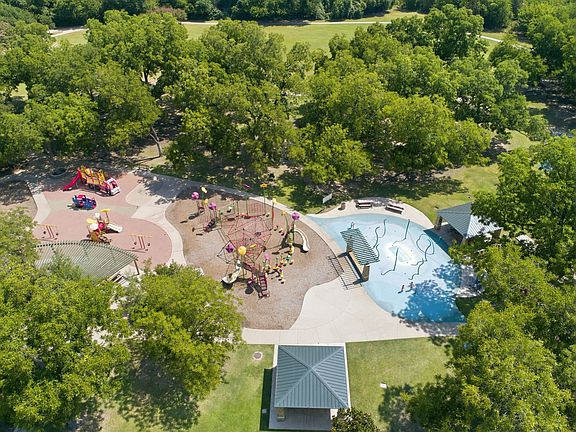 3rd image of 2940 S Creekwood Dr
