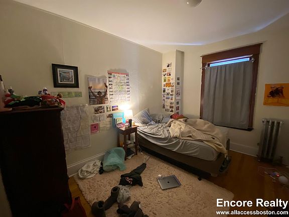 4th image of 136 Englewood Ave #12
