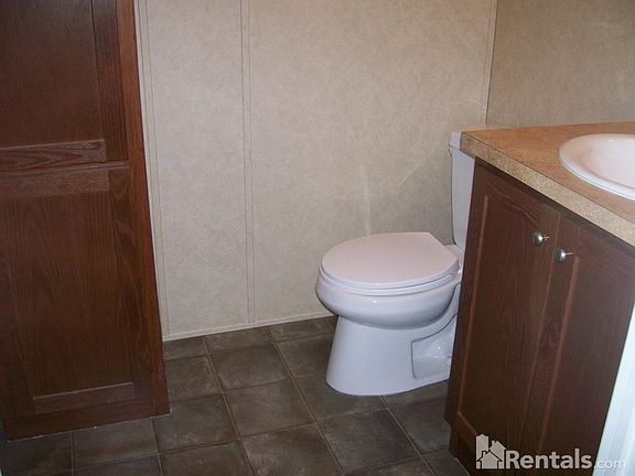 3rd image of 162 Red Oak Ct