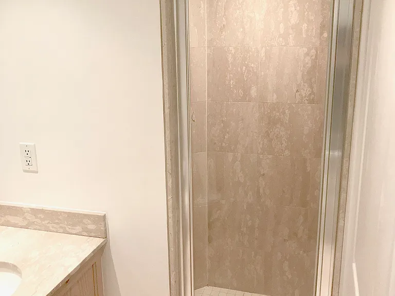140 Simcoe St #610 — Photo 17