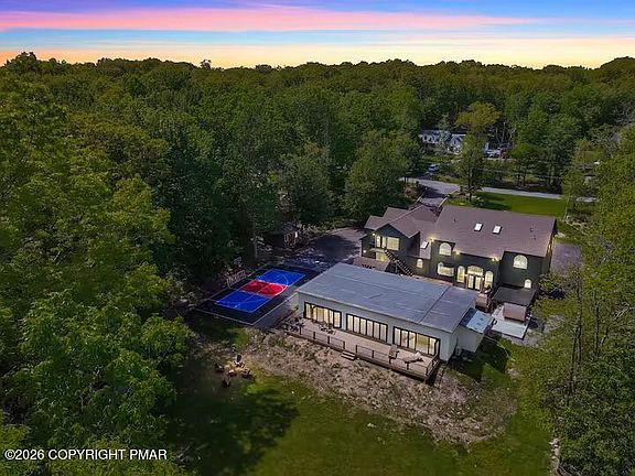 2nd image of 406 Iroquois Loop