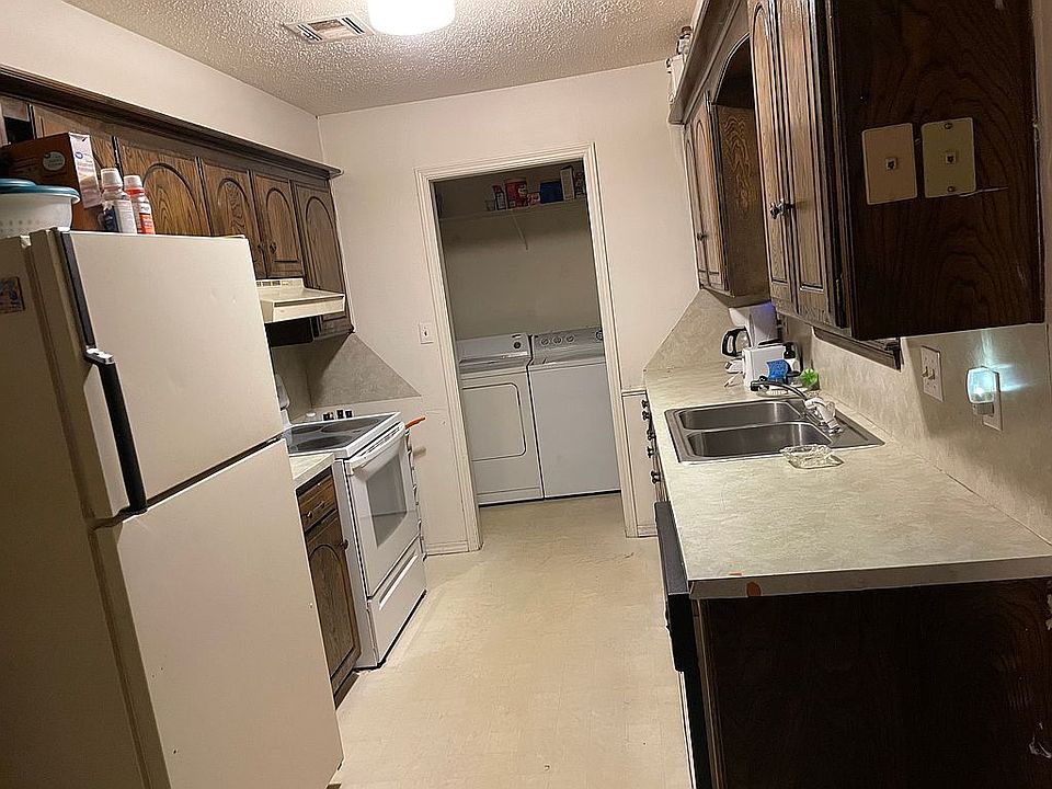 2nd image of 327 E Hillcrest Ln