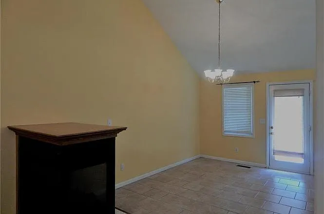 801 Village St — Photo 3