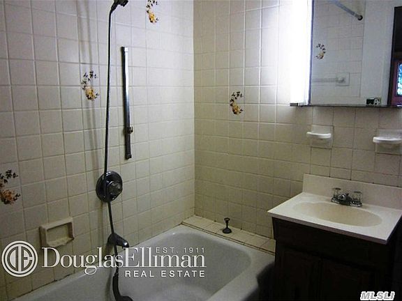 4th image of 376 Echo Ave