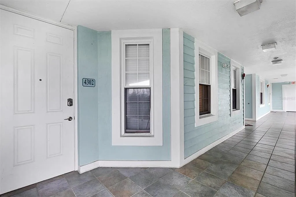 3 bed, 2.5 bath, 1759 sqft, $2,500 — Photo 2