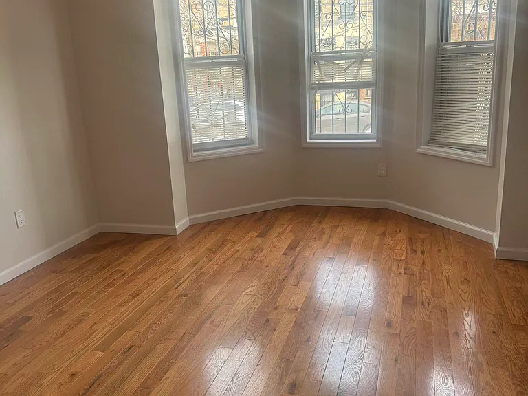 636 Crescent St #2 — Photo 7