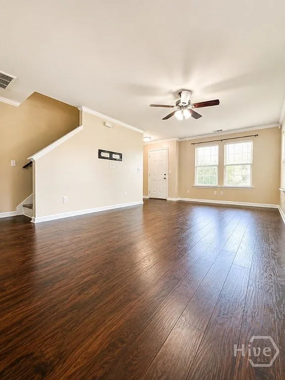 3 bed, 2.5 bath, 2354 sqft, $2,100 — Photo 4