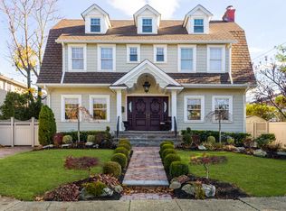 2483 Lindenmere Dr, Merrick, NY 11566