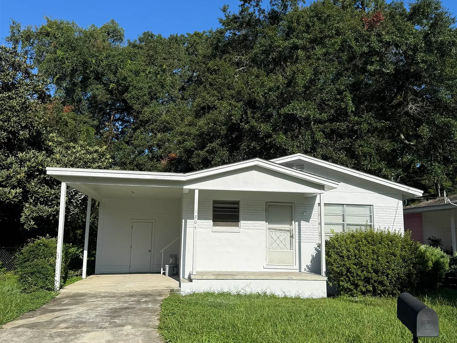 3 bed, 864 sqft, $1,300 — Photo 1