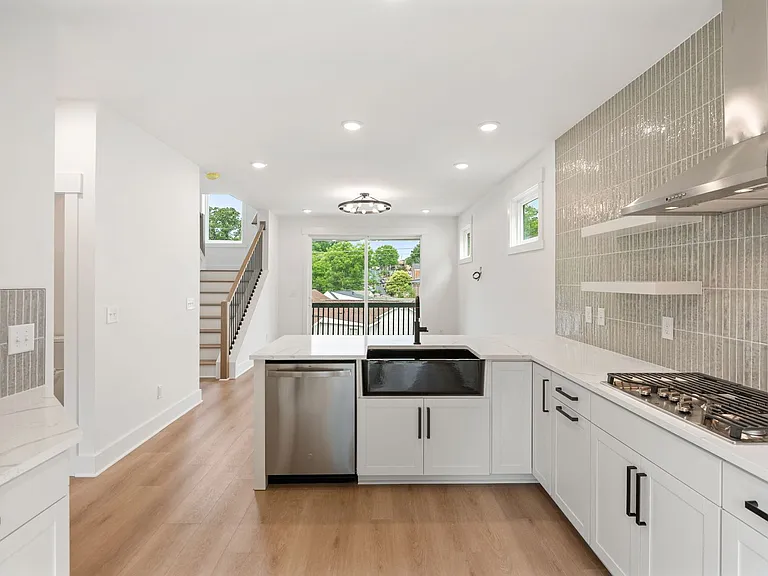 1019 Grant St — Photo 6