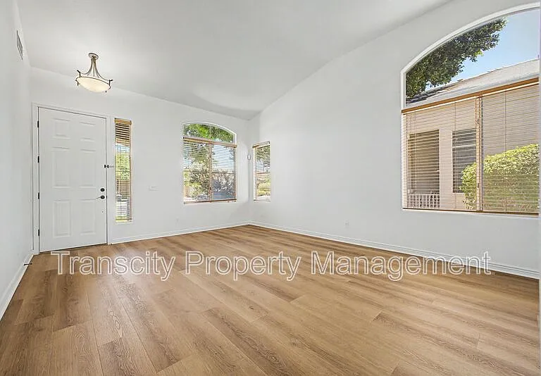 1369 W Enfield Way — Photo 4