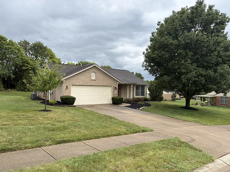 1324 Rosalind Dr — Photo 2