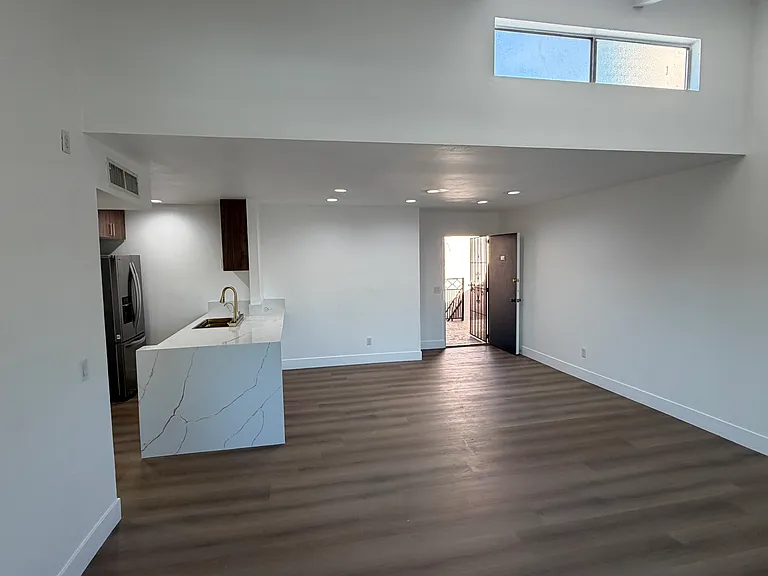 10331 Lindley Ave #209 — Photo 6