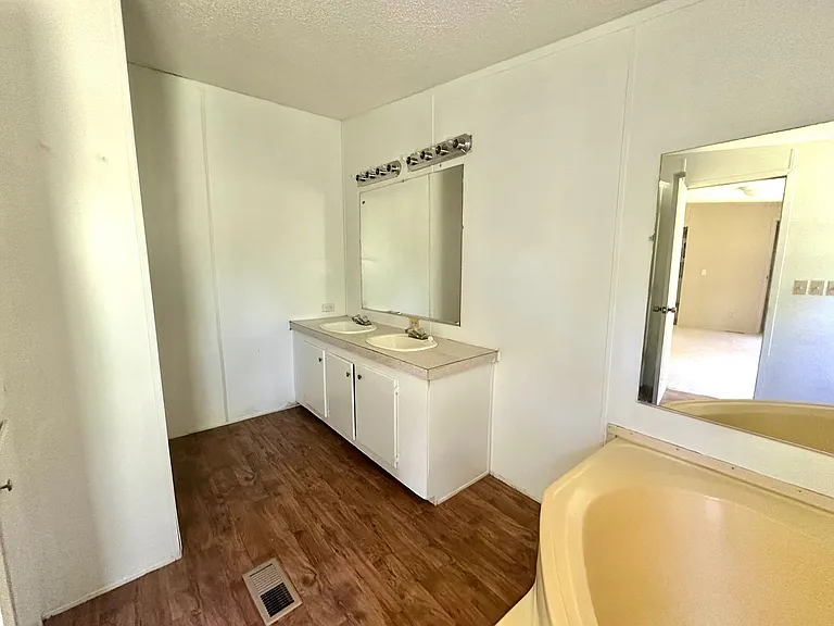 680 River Rd — Photo 9