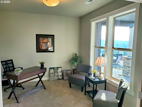 3rd image of 623 E Tanoak Ave