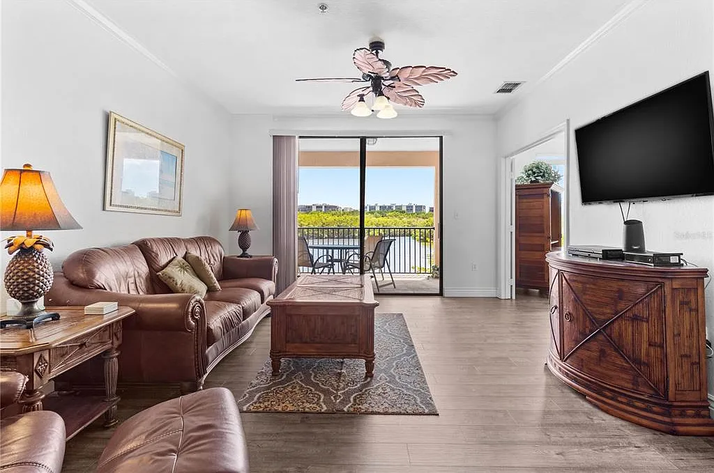 2 bed, 2.0 bath, 1350 sqft, $2,650 — Photo 4