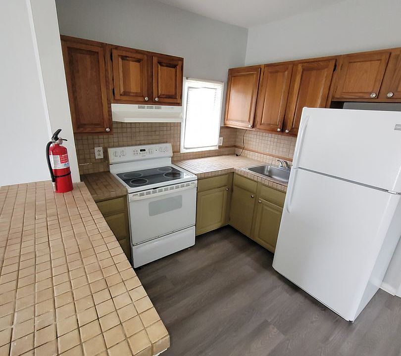 2nd image of 8 N Franklin Blvd