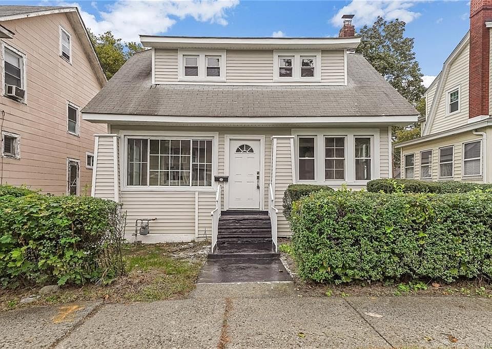 1st image of 22 Forsythe Pl