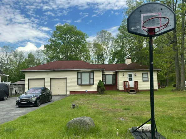 12607 Big Bear Dr, East Stroudsburg, PA 18302