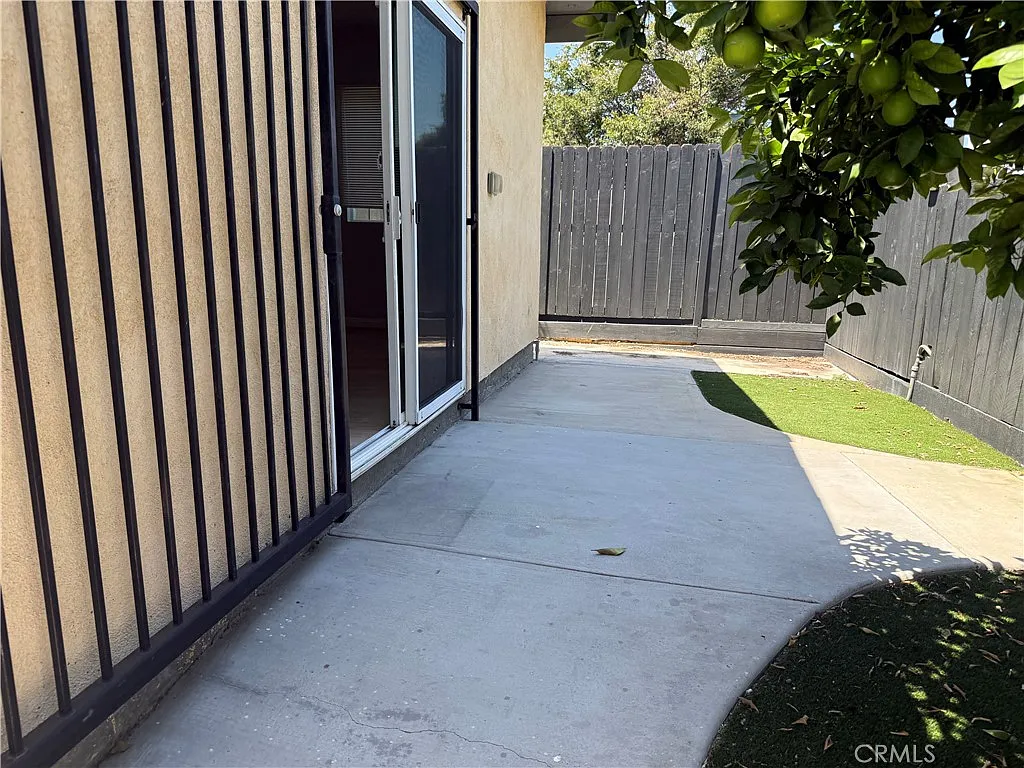 2 bed, 900 sqft, $3,700 — Photo 4