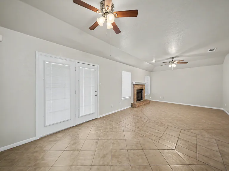 1202 Frio St — Photo 10