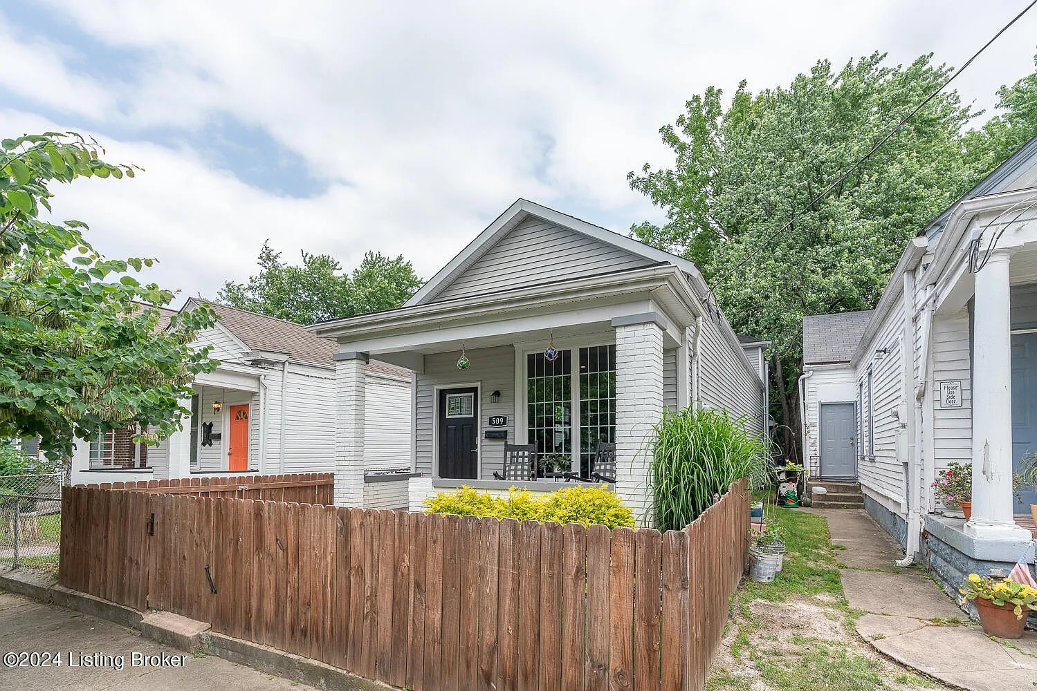 509 E Oak St photo 1
