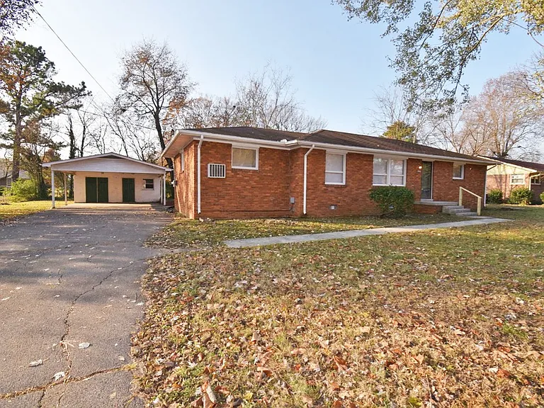 907 Dogwood Dr — Photo 2