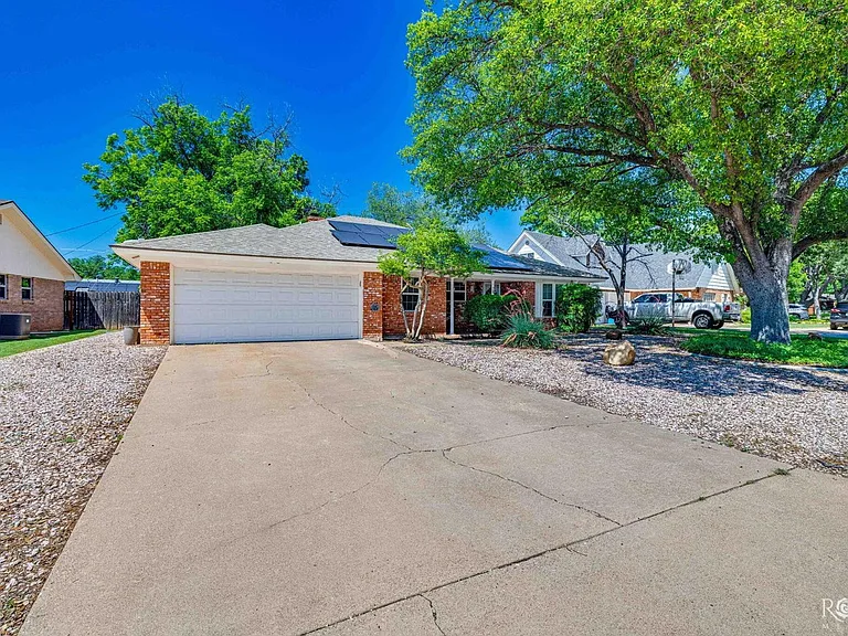 3108 Oak Forest Dr — Photo 3