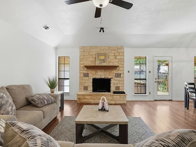 306 Woodstone Dr — Photo 9