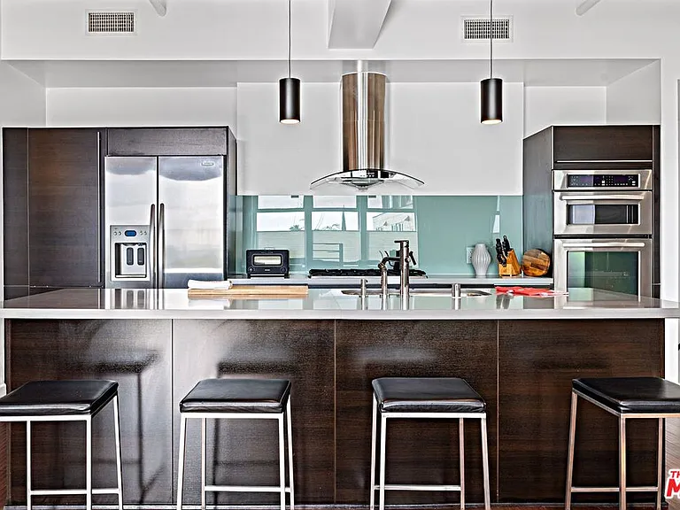 1250 N Harper Ave #416 — Photo 9