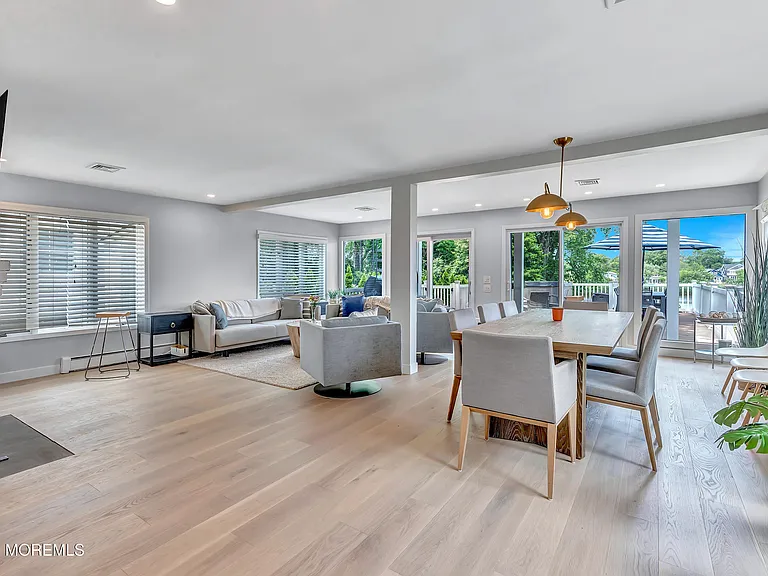 637 Beacon Blvd — Photo 5