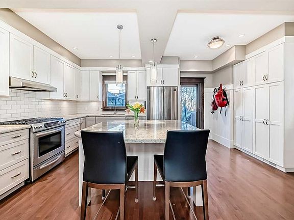 4th image of 2413 E 15th St SW