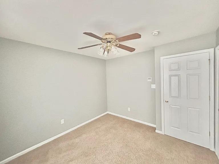 1077 Tudor Dr — Photo 17