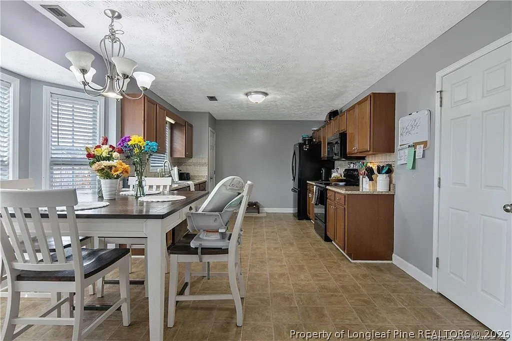 3 bed, 2.0 bath, 1266 sqft, $1,650 — Photo 4
