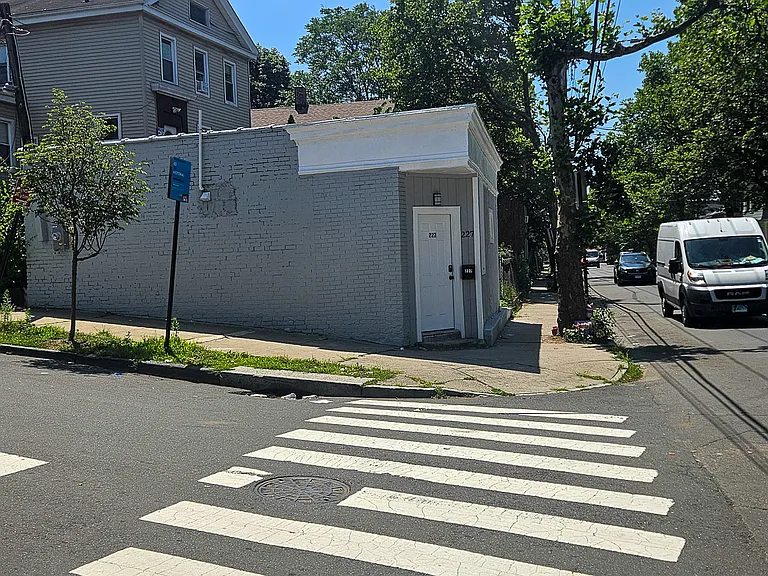 227-A01 Ferry St #1 — Photo 8