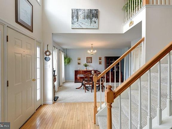 4th image of 164 Ponds View Dr