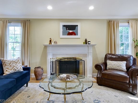 4th image of 35 Greenwood Ave