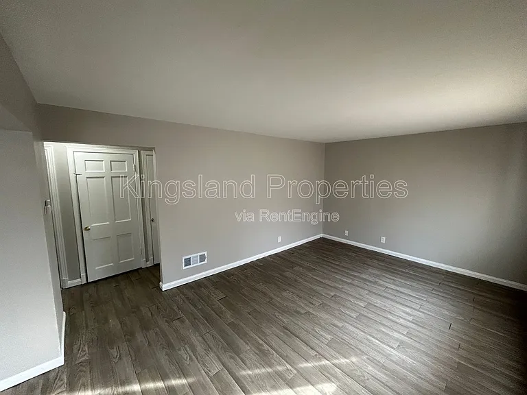 10128 Cloverdale Dr — Photo 7
