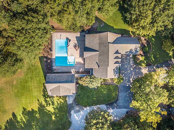 2nd image of 1030 Waterford Ct